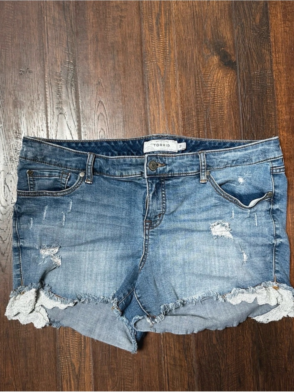 Torrid women's plus size 16 denim jean shorts 1161